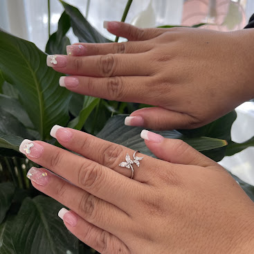 Sky Nails gallery image 15