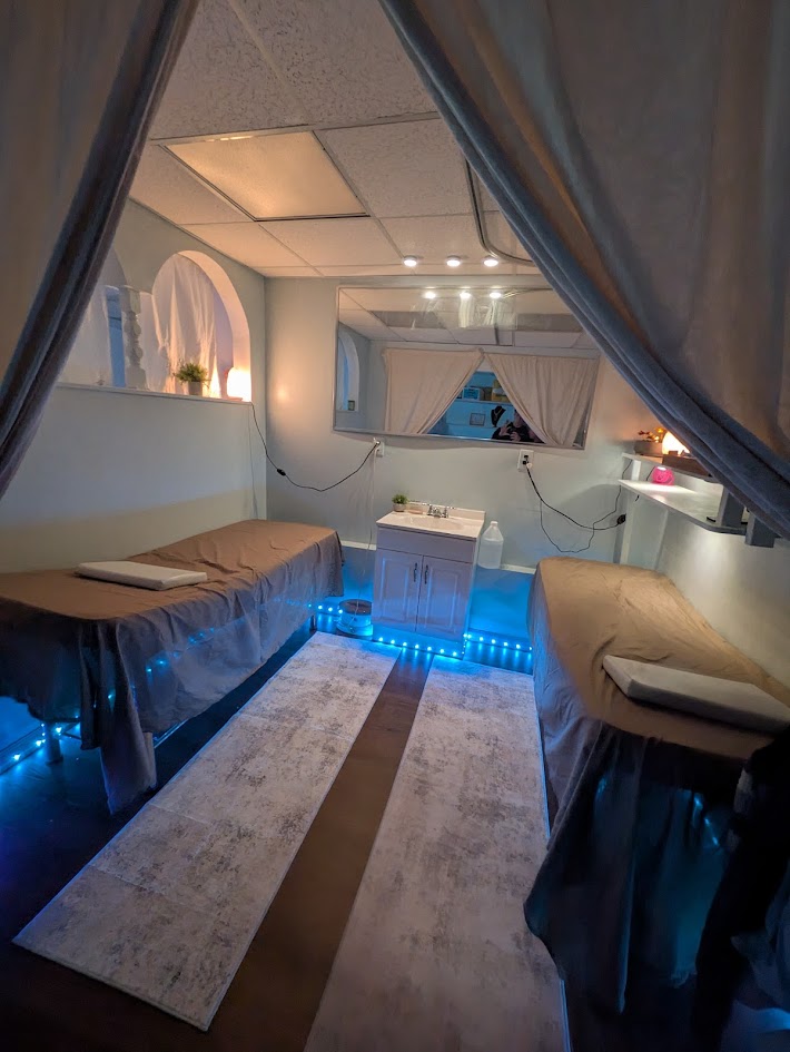 Sky Nails relaxing massage room